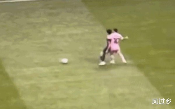 配资平台股票开户 仇恨太深! 法媒晒图嘲讽梅西: 他已经疯了 惨遭羞辱还想使坏打人